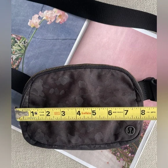 Lululemon Everywhere Belt Bag 1L In Fragment Camo Jacquard Black Deep Coal - Picture 13 of 14